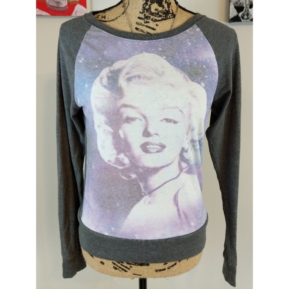 Tops - 🧣B2G1 SALE Marilyn Monroe grapic long sleeve tee